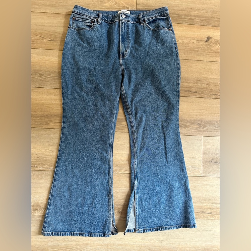 Abercrombie Vintage Flare High Rise Jeans Women Size 16/33 Short - Picture 4 of 9